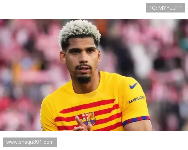 巴萨全队力挺阿劳霍尽管在对切尔西比赛中被罚下